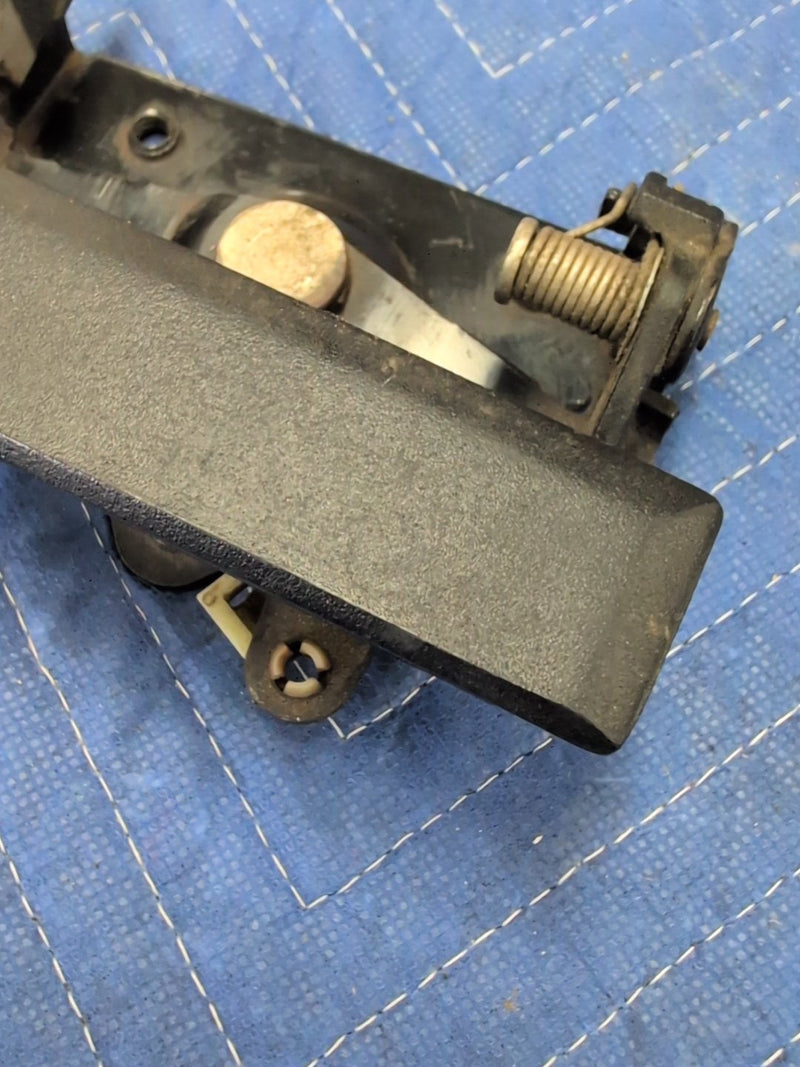 1999-2007 Chevrolet K1500 - Tailgate Handle