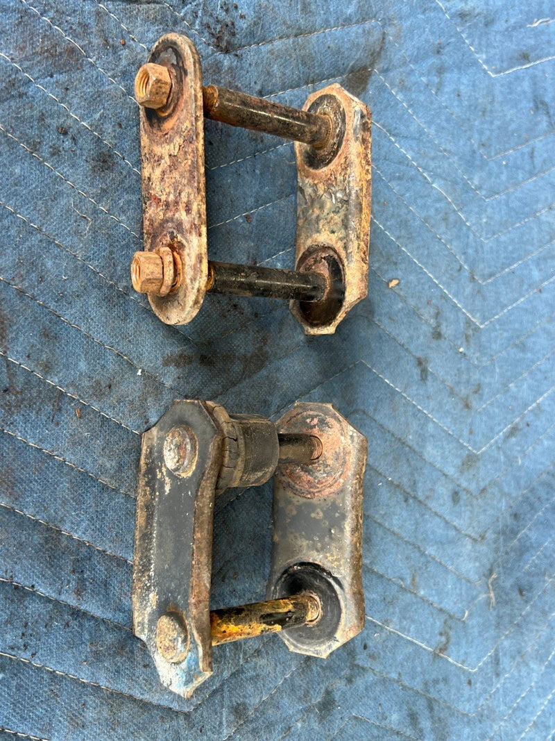 1985-1988 Suzuki Samurai SJ413 Leaf Spring Shackles Front Rear 41461-77300 OEM