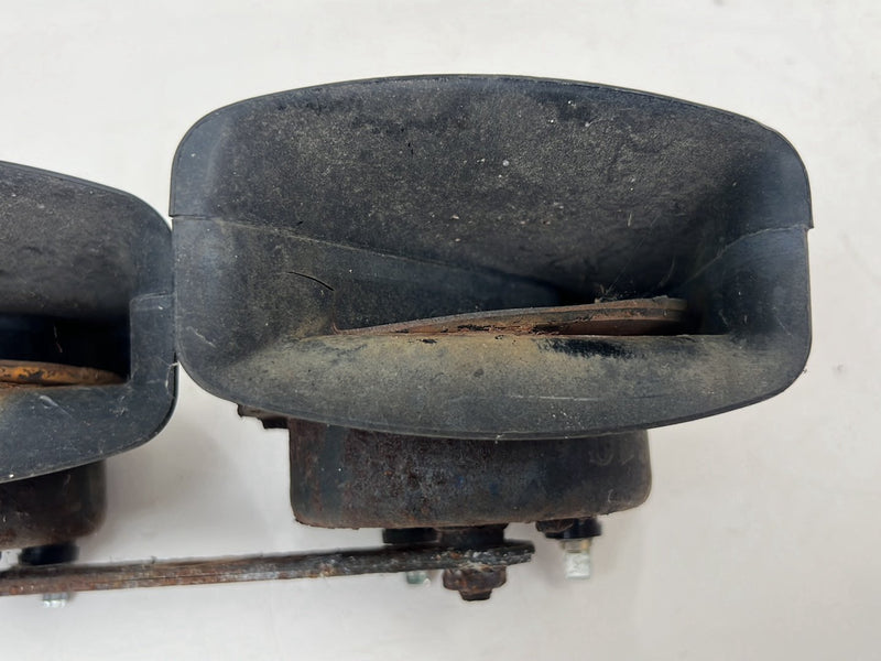 1983-1985 Porsche 944 Mixo TR129 High Low Pitch Horn Pair 5010204 OEM #5675EM
