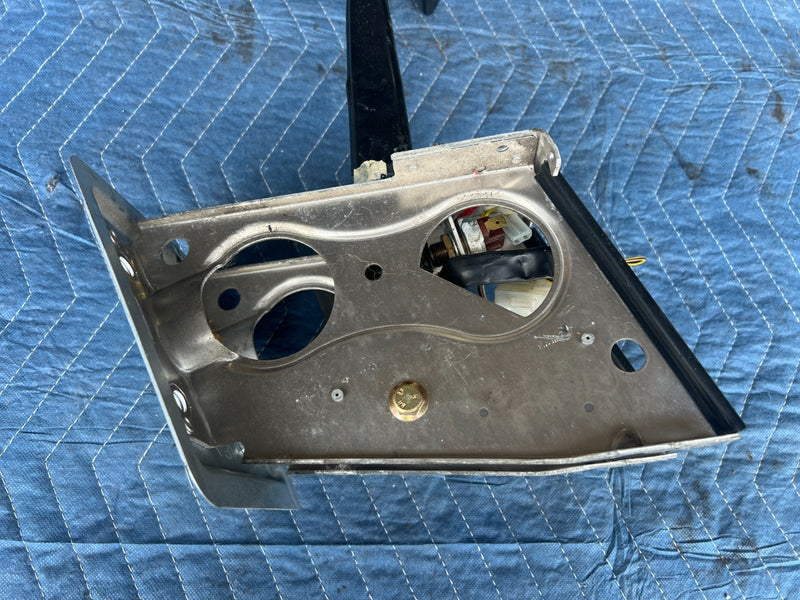 1992-1995 Volvo 940 740 Brake Pedal Assembly w/ Bracket & Switch OEM #3205EM