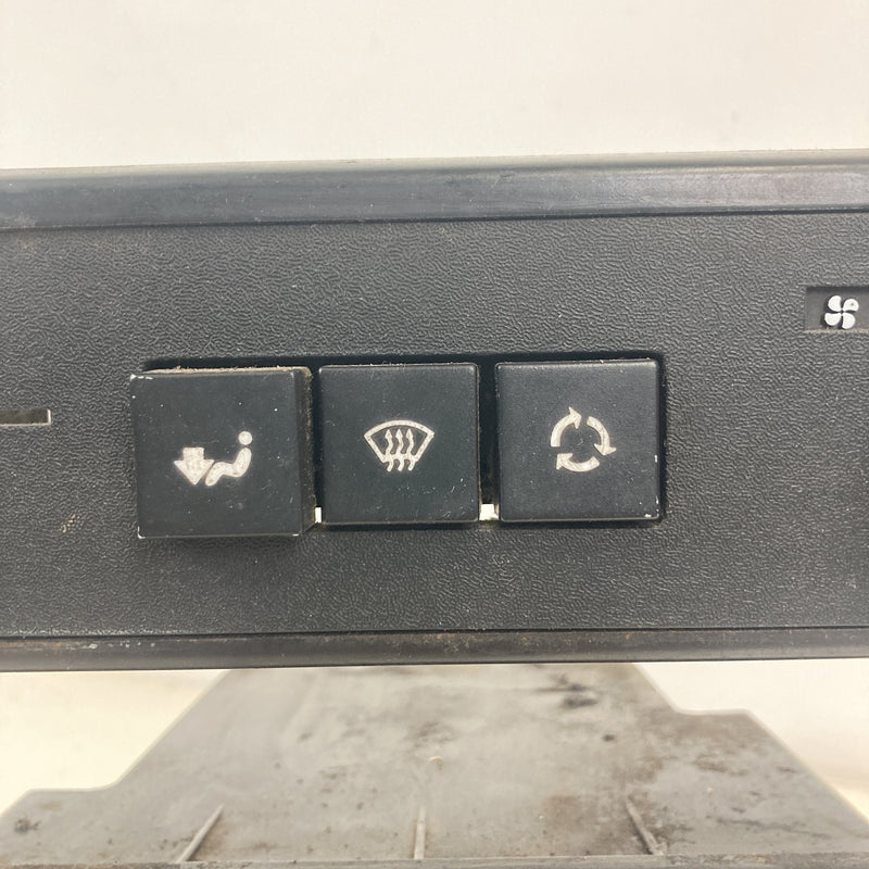 1981-1985 Volvo 240 245 HVAC Climate Control Heat AC 1347690 OEM