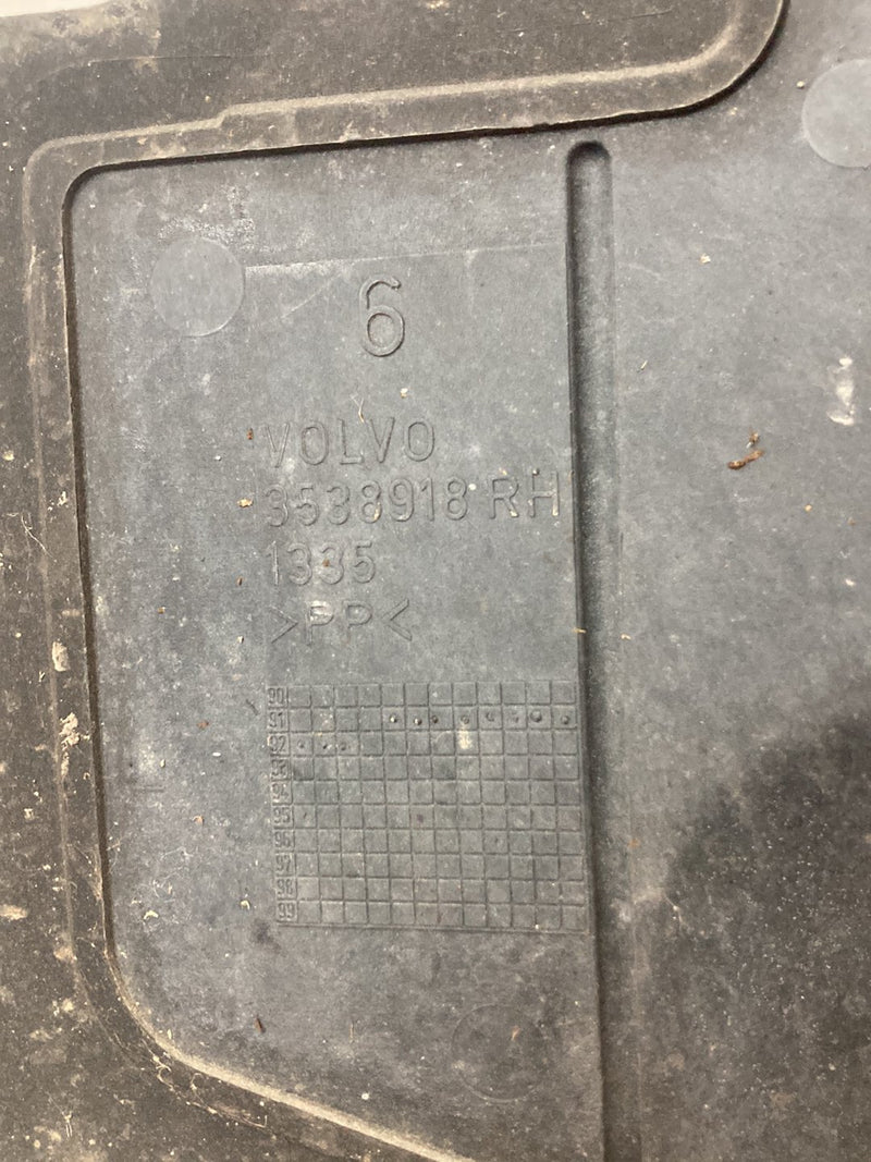 1992 Volvo 940 944 - Radiator Air Dam PN: 3538918 3538919
