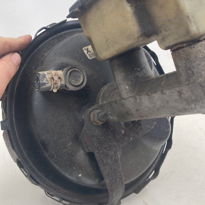 1995-1998 Chevrolet Silverado 2500 GMT400 Brake Master Cylinder Booster OEM