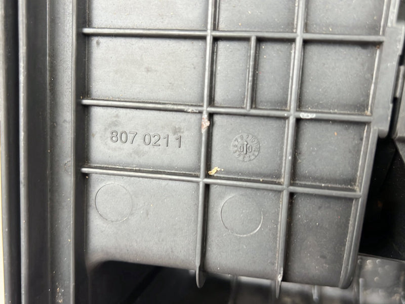 1990-1992 Volvo 740 745 940 Air Filter Cleaner Housing Box 8624781 OEM #5855EM
