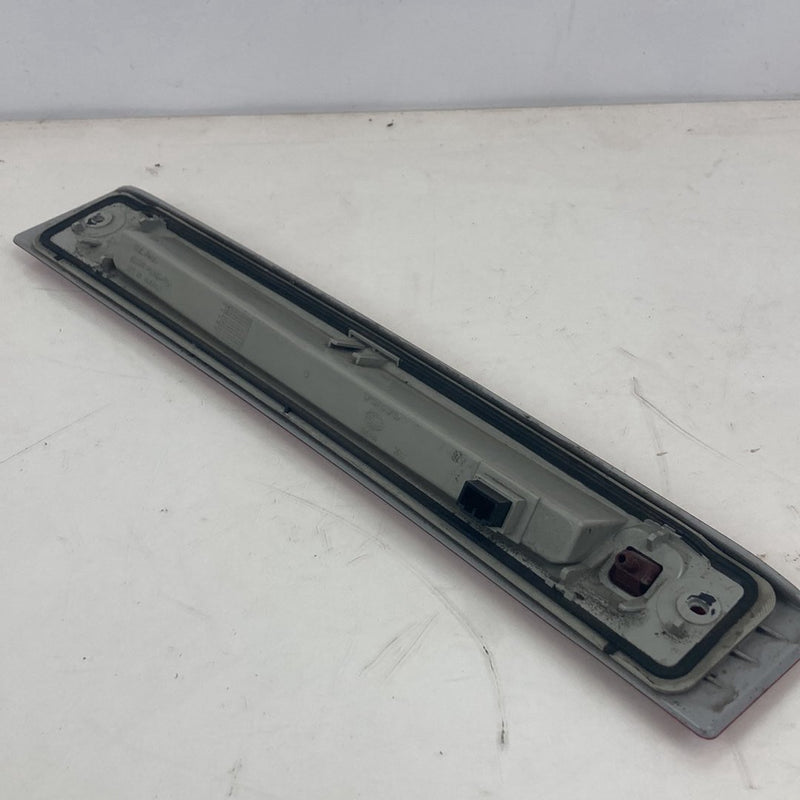 2003-2006 Volvo XC90 Center Third Brake Light Lamp Assembly 9483947 OEM #4818M