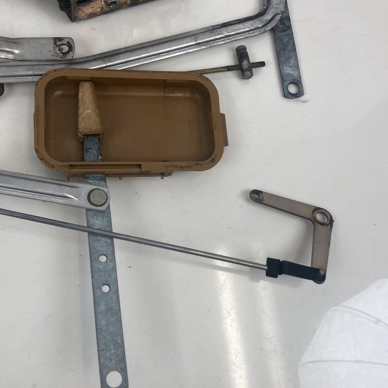 1986-1993 Volvo 240 244 Door Handle Linkage Latch Assembly 4 68254 OEM #4882M