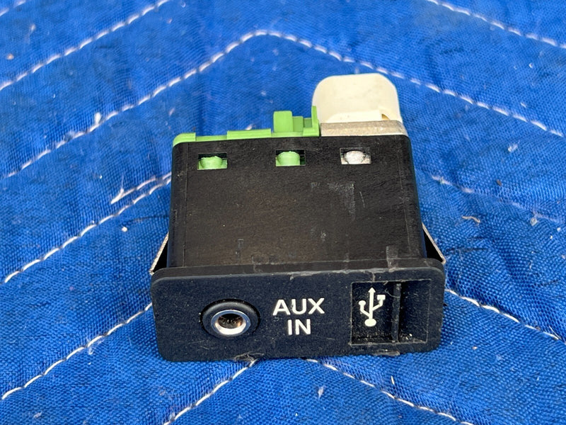 2011-2013 BMW X5 X5M E70 Dash USB Audio AUX In Port Plug Socket OEM #2070EM