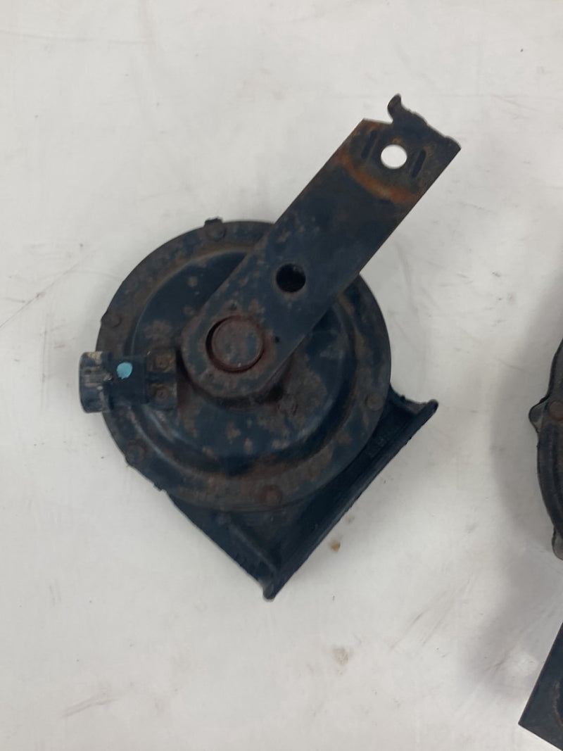 1995-1998 Chevrolet Silverado 2500 GMT400 Horn Pair 27221179 28907276 OEM