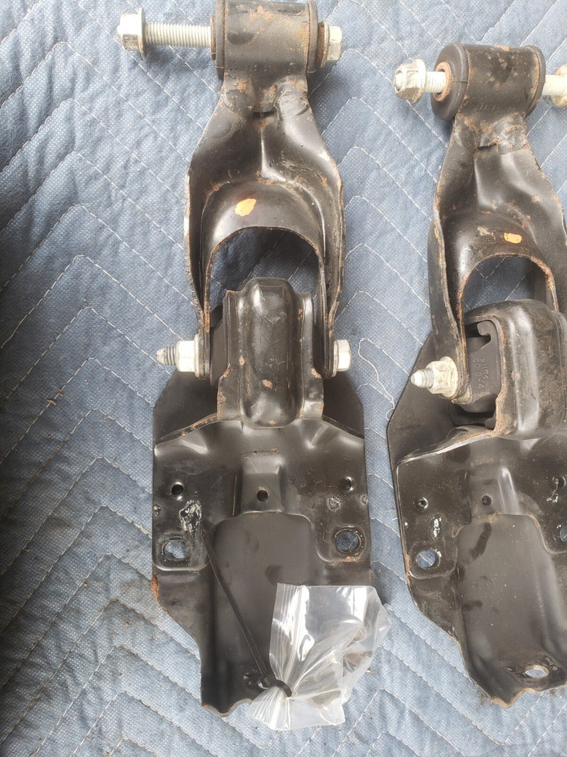 2000-2005 Chevy Impala RH LH Torque Strut Support Bracket Mount Pair OEM #1932CN