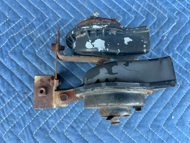 1967-1974 Volvo 140 142 144 145 Horn High & Low Tone Signal Pair OEM #4953EM
