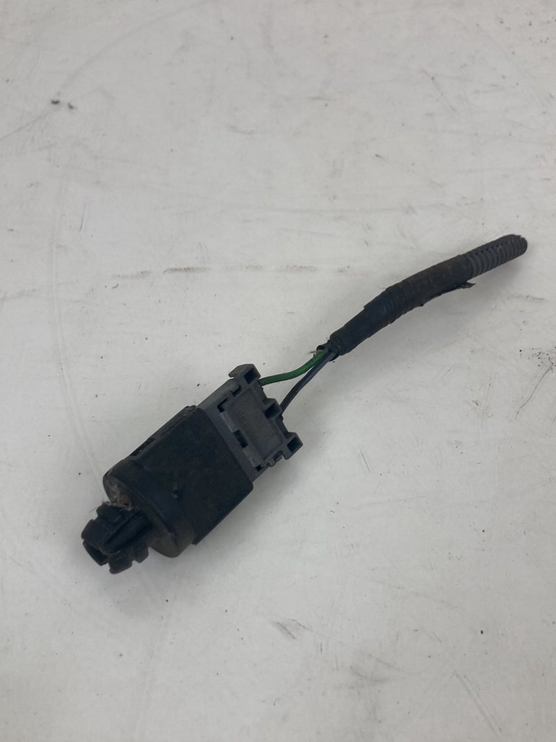 1998-2000 Volvo V70 P80 - Ambient Temp Sensor 1347010-1 #5218M