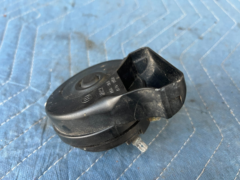 1998-2003 Mercedes W210 E320 High & Low Tone Pitch Horn Pair 0055307 OEM #4664EM