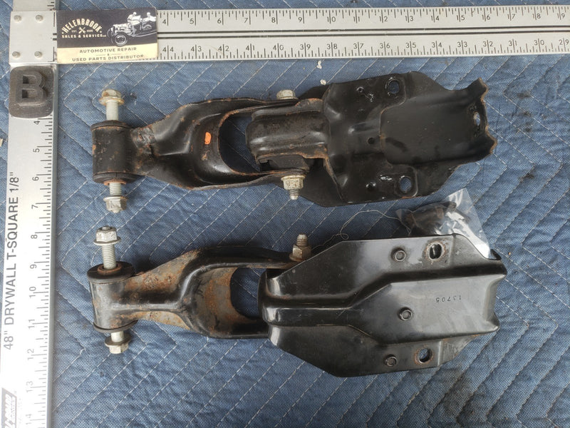 2000-2005 Chevy Impala RH LH Torque Strut Support Bracket Mount Pair OEM #1932CN