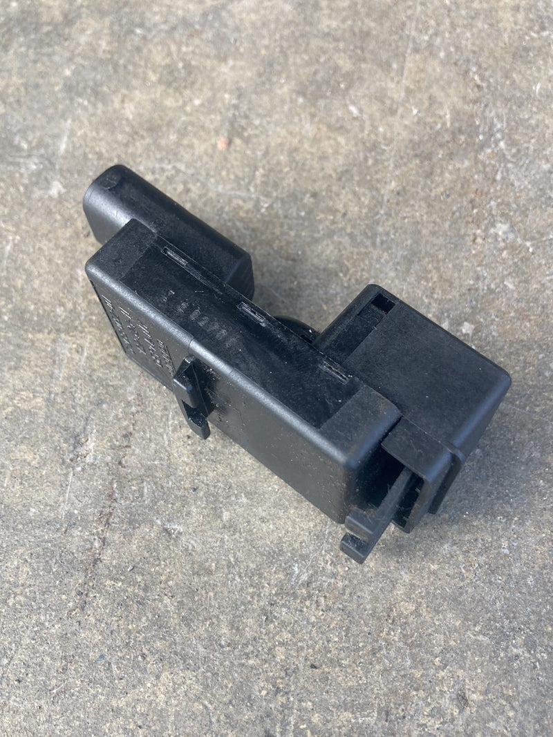2003-07 BMW 545i E60- Ambient Temp Sensor Recirculating AC 6933052 132424 #4992M