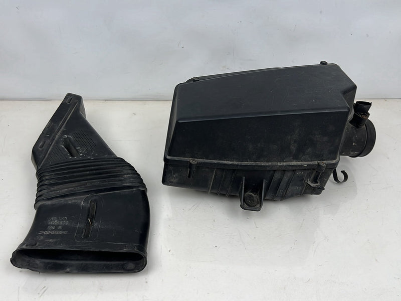 2004-2007 Volvo S60R V70R Air Filter Cleaner Housing Box w/ MAF Sensor OEM #5738EM
