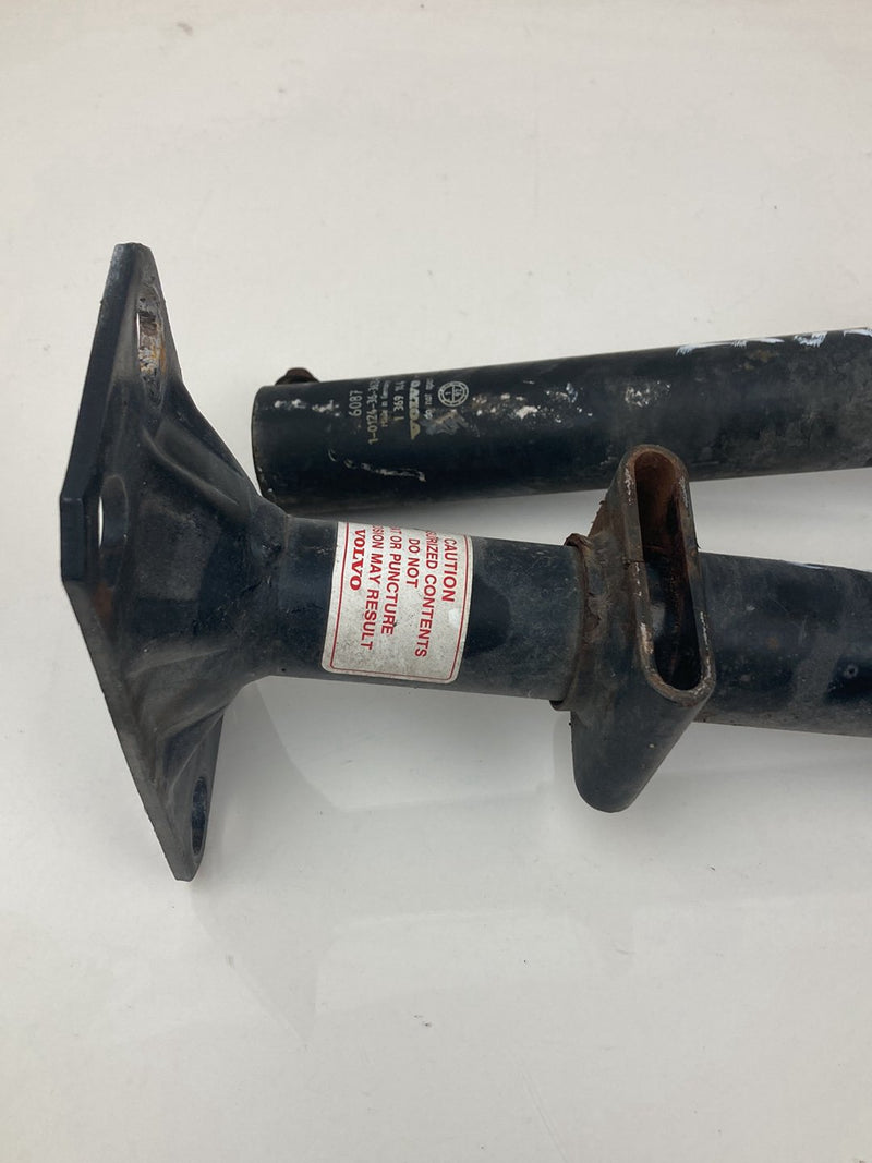 1992 Volvo 940 944 - Bumper Shocks Front PN: 1369144 1369142