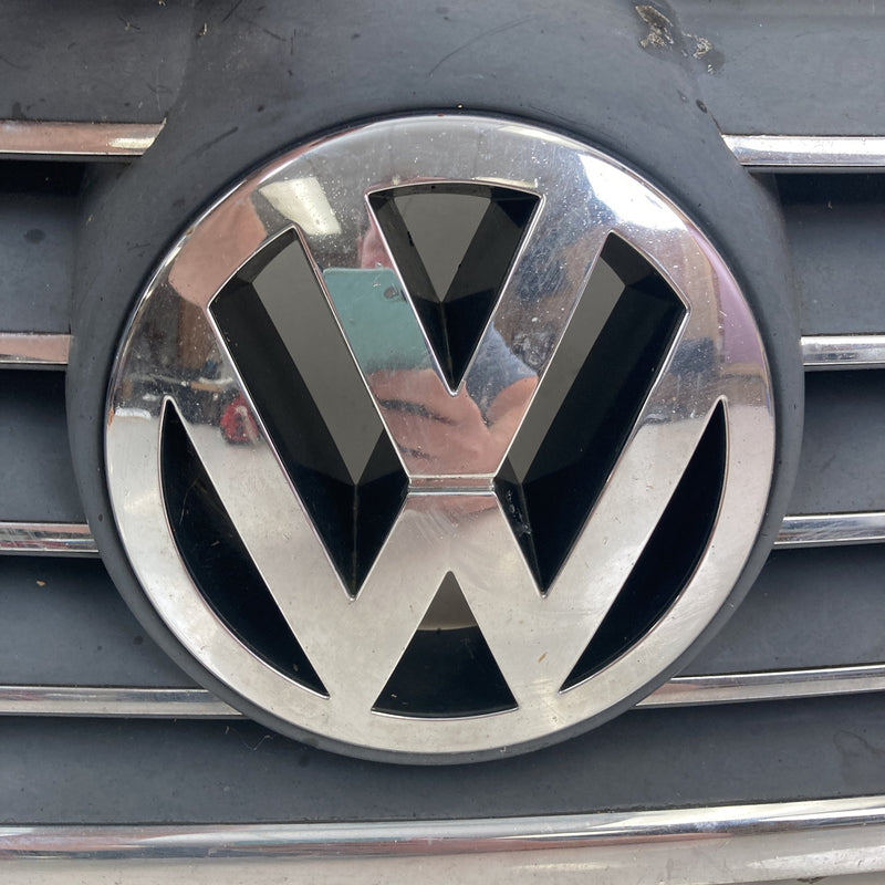 2001-2005 Volkswagen Passat Front Grille Assembly #5543M