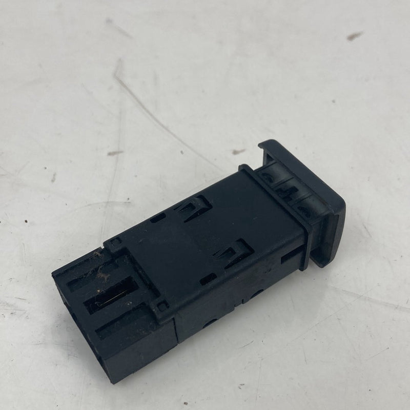 1999-2004 Land Rover Discovery II L550- Defrost Switch PN: 96553012 #5046M