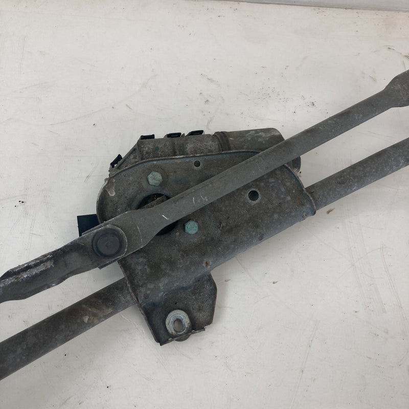 2001-2005 Volkswagen Passat Windshield Wiper Linkage Motor OEM #5520M