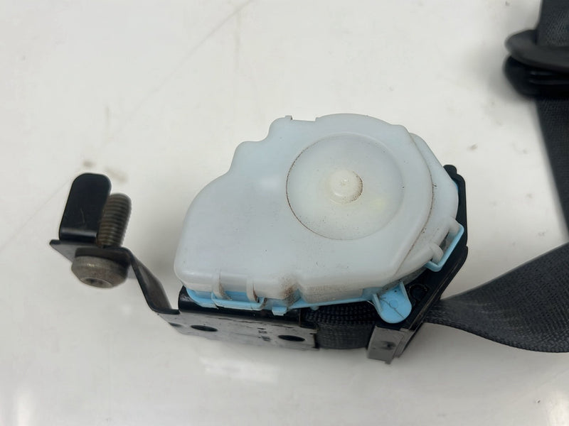 2003-2006 Chevrolet Silverado Rear Left Seat Belt Retractor 15206965 OEM #5529EM