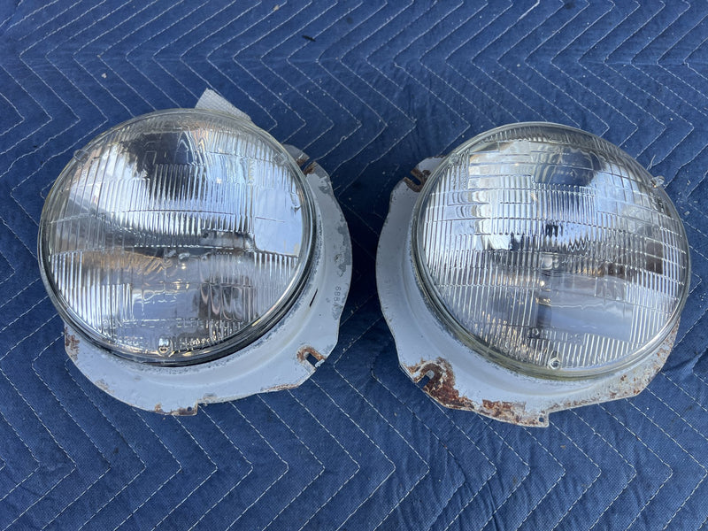 1973 Volvo 140 142 - Headlight Set PN: 686437