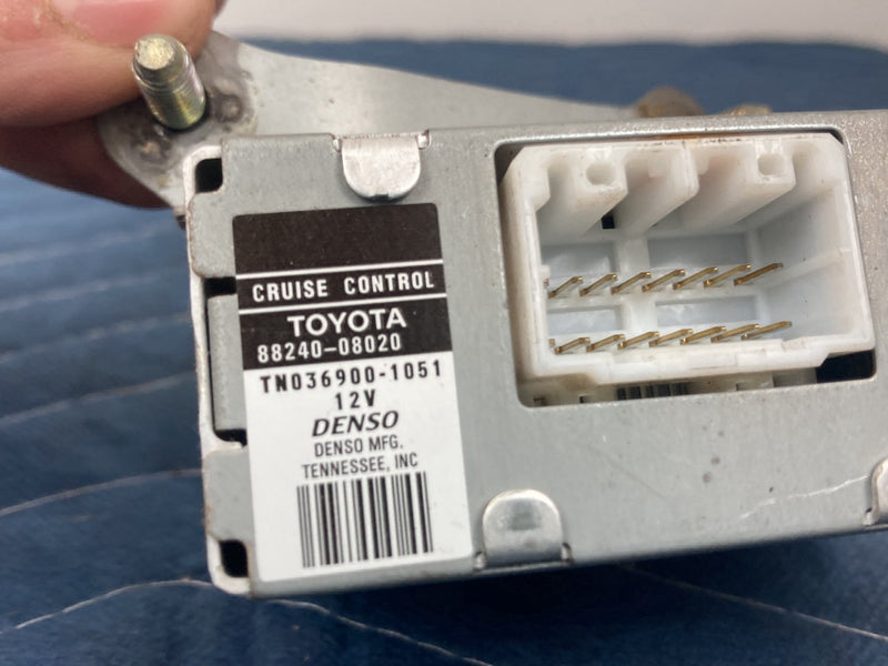 2000 Toyota Sienna L10 - Unknown PN: 88240-08020