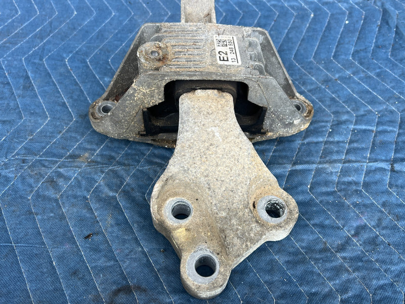 2012-2015 Chevy Cruze Transmission Center Mount 13248550 OEM #2230CN