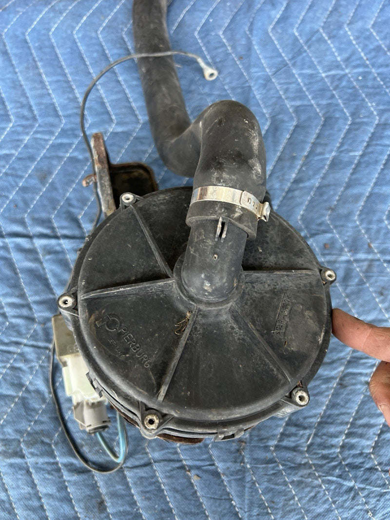 1996-1997 Volvo 850 850R Secondary Air Injection Pump 1270558 & Mount OEM #4547E