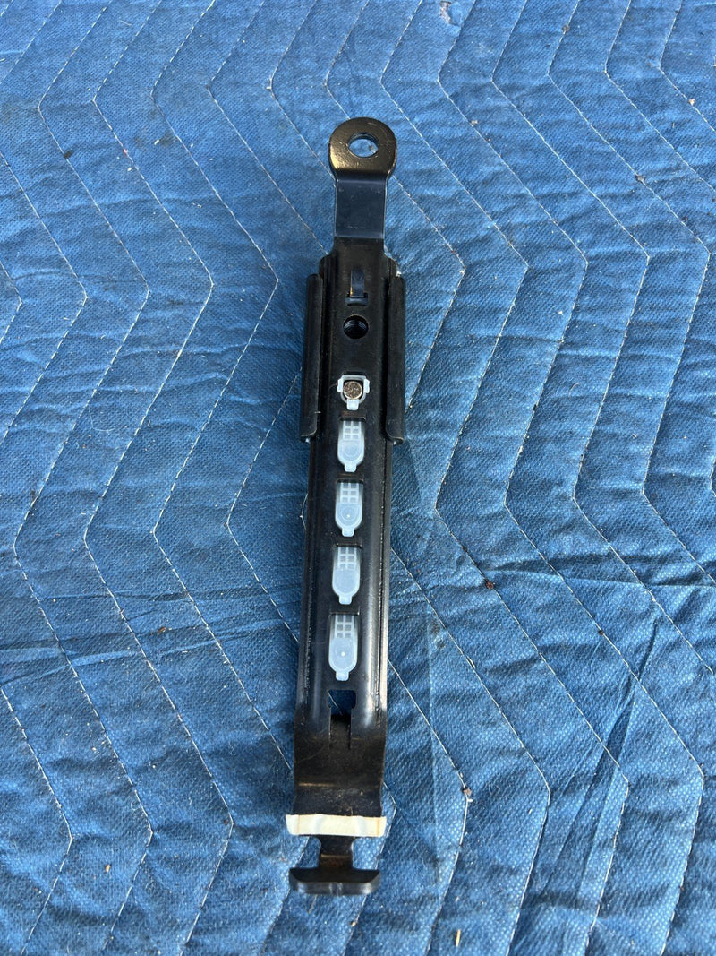 2003-2008 Toyota Corolla Front Passenger Right Seat Belt Retractor OEM #3320EM
