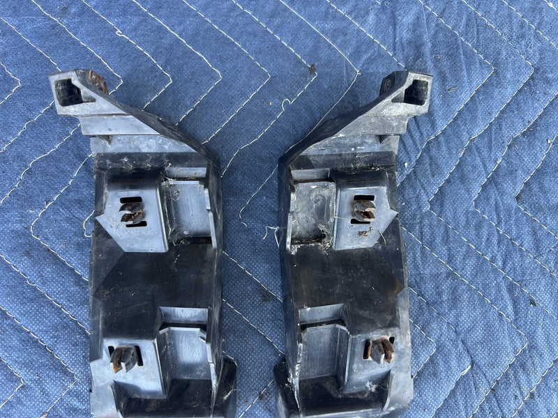 1973 Volvo 140 142 - Fender Bracket PN: 71732-80J00 71731-80J00