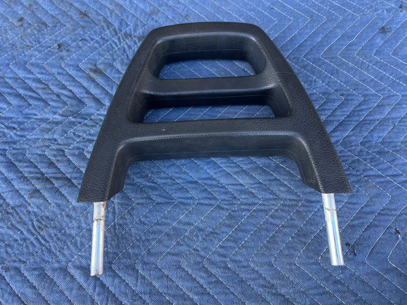 Volvo 240 - Headrest