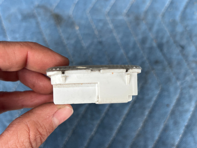 2002-2006 Toyota Camry Interior Trunk Light 174-75422 OEM #98DU