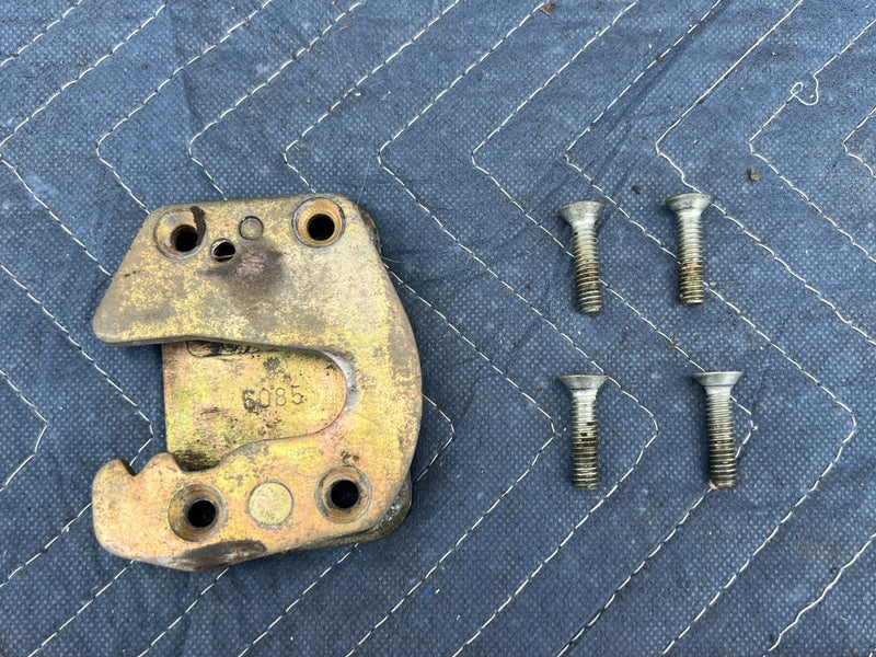 1967-1974 Volvo 140 142 144 145 Front Driver Left Door Latch Hardware OE #4876EM