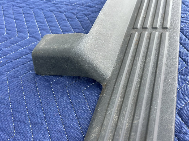 Chevrolet Silverado - Door Sill Front PN: 15068358
