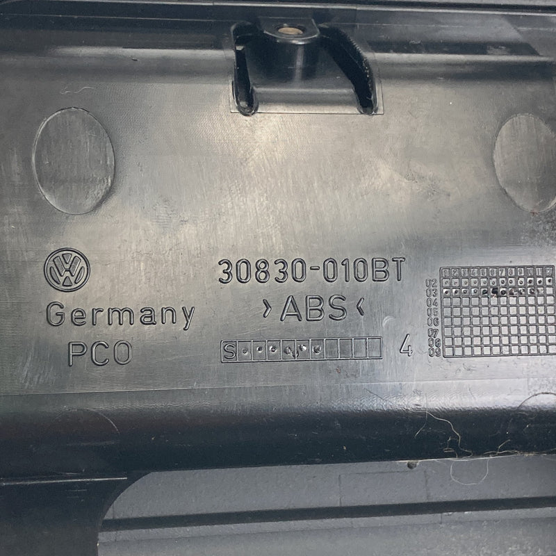2001-2005 Volkswagen Passat Manual Shifter Surround Trim OEM #5555M