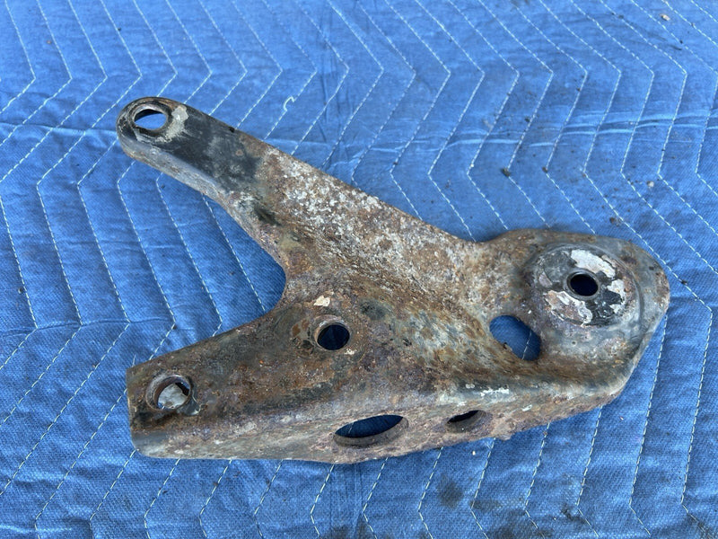 1998-2003 Jaguar XJR XJ8 X308 L & R Rear  Subframe To Body Mount Pair OEM #4696E