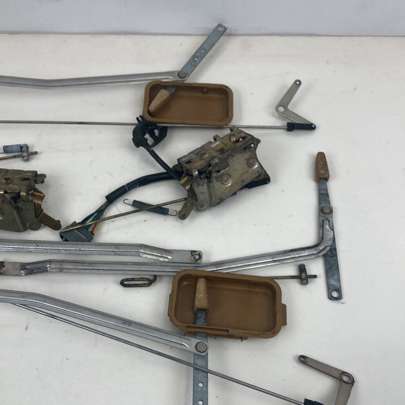 1986-1993 Volvo 240 244 Door Handle Linkage Latch Assembly 4 68254 OEM #4882M