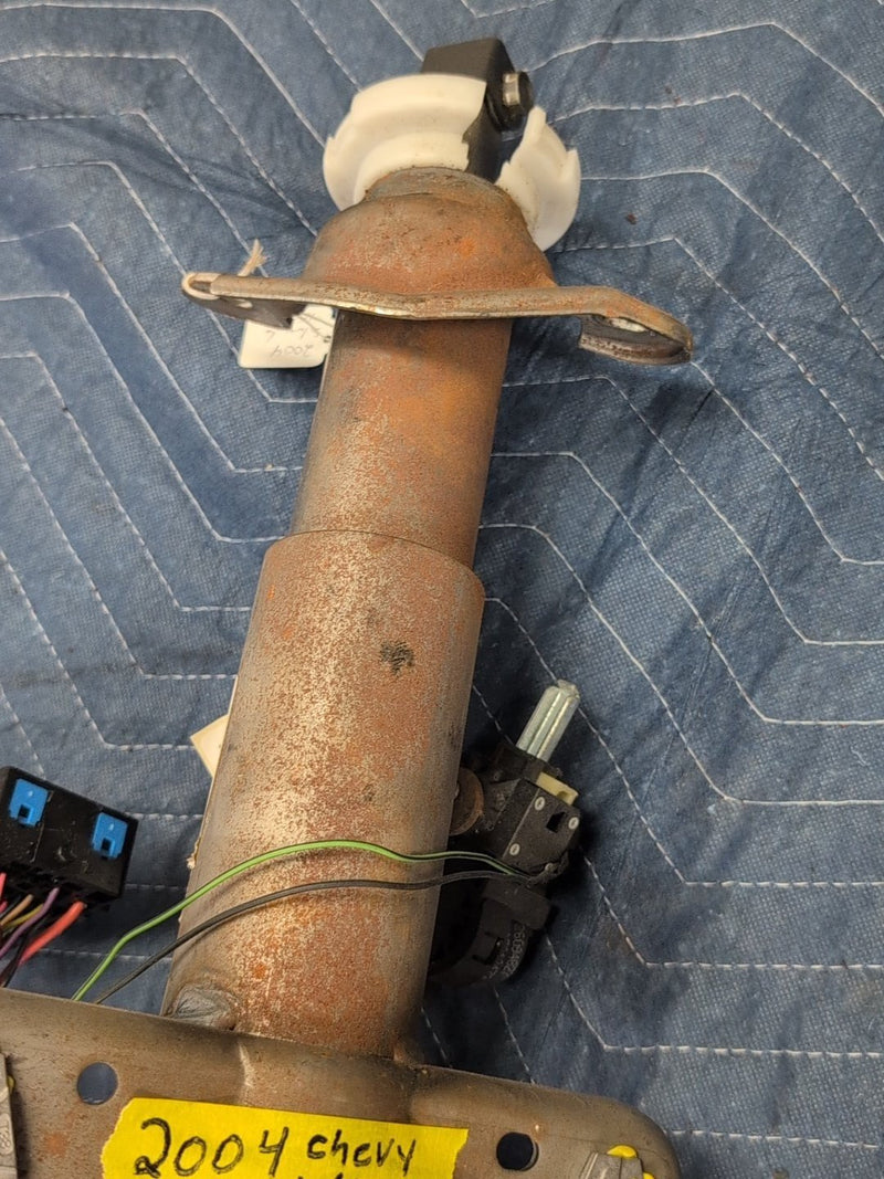 2003-2007 Chevy Suburban 1500 Steering Column w/Radio & Key Controls 26115795
