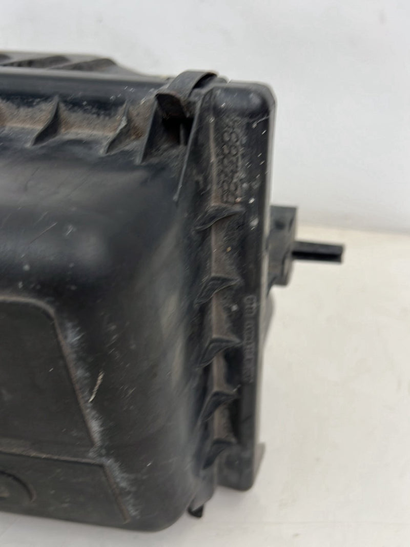 1993-1997 Volvo 850 Air Cleaner Filter Box Housing 6842884 OEM