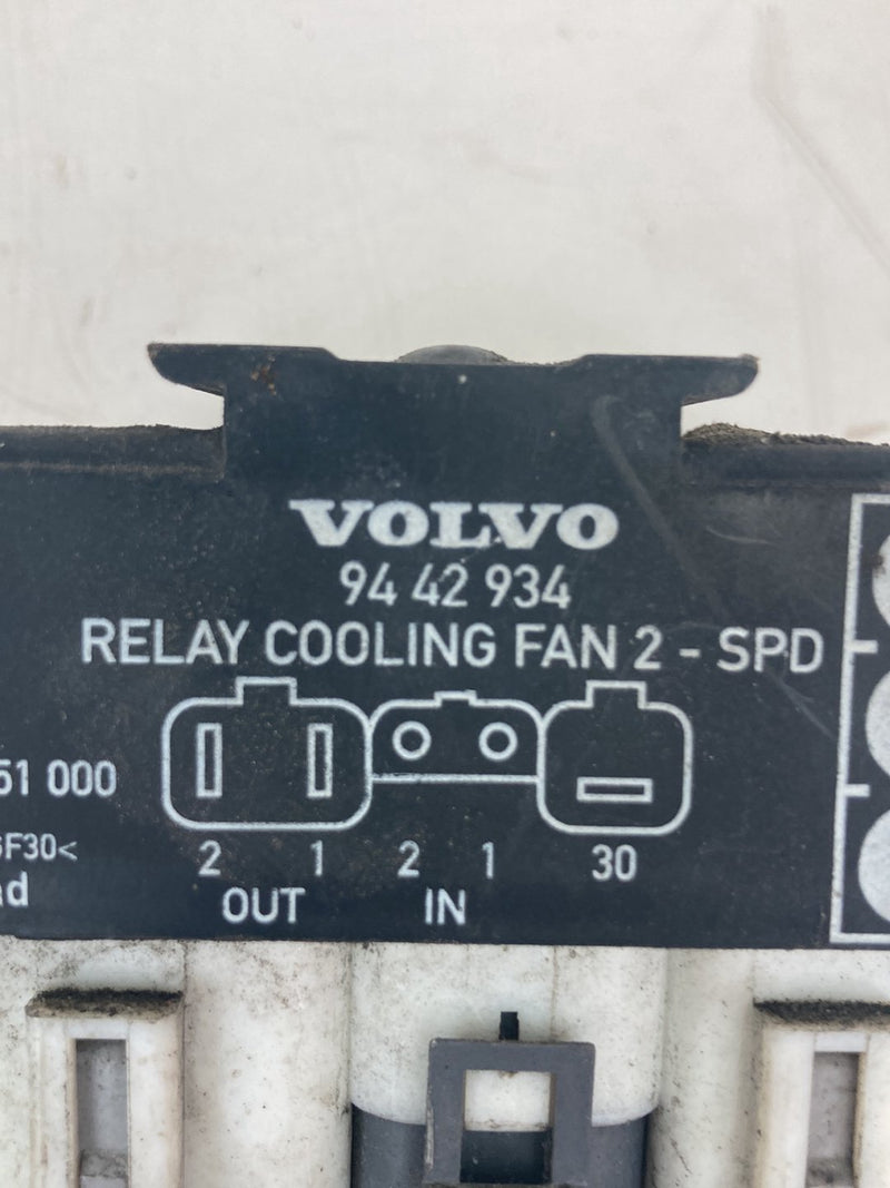 1998-2000 Volvo V70 S70 Radiator Cooling Fan Relay w/ Air Deflector OEM #5216M