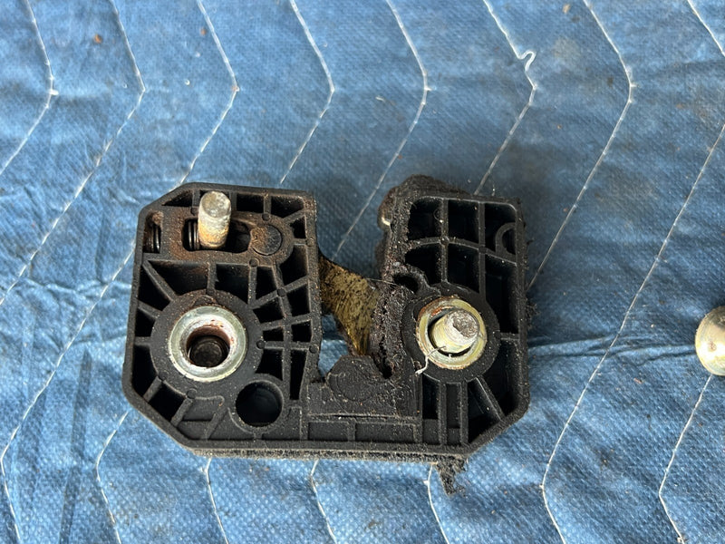 1989-1995 Volvo 740 940 Front & Rear Passenger Right Door Latch Set OEM #3826EM