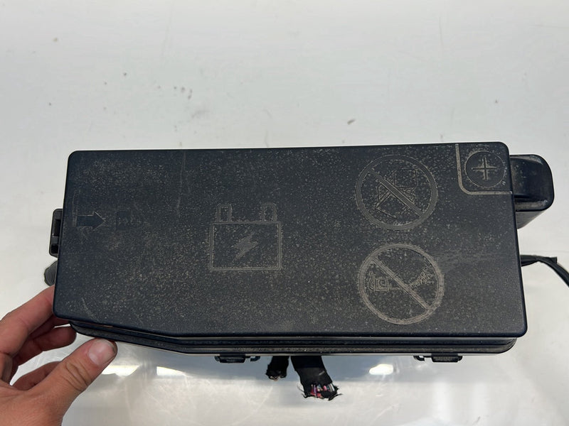 2012 Chevrolet Captiva Sport - Battery Fuse Box