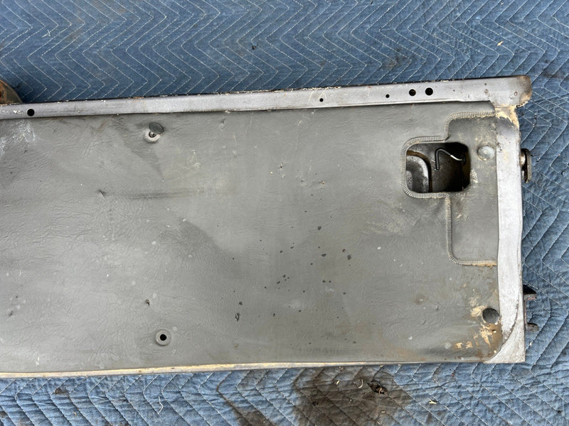 1985-1988 Suzuki Samurai SJ413 Lower Tailgate 67700-80060 OEM