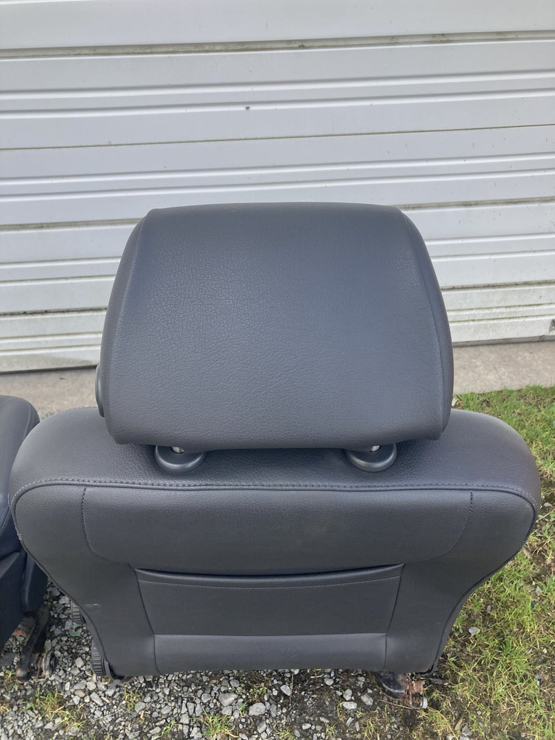 2001-2005 Volkswagen Passat Seat Front Pair Left Right Black OEM #5530M