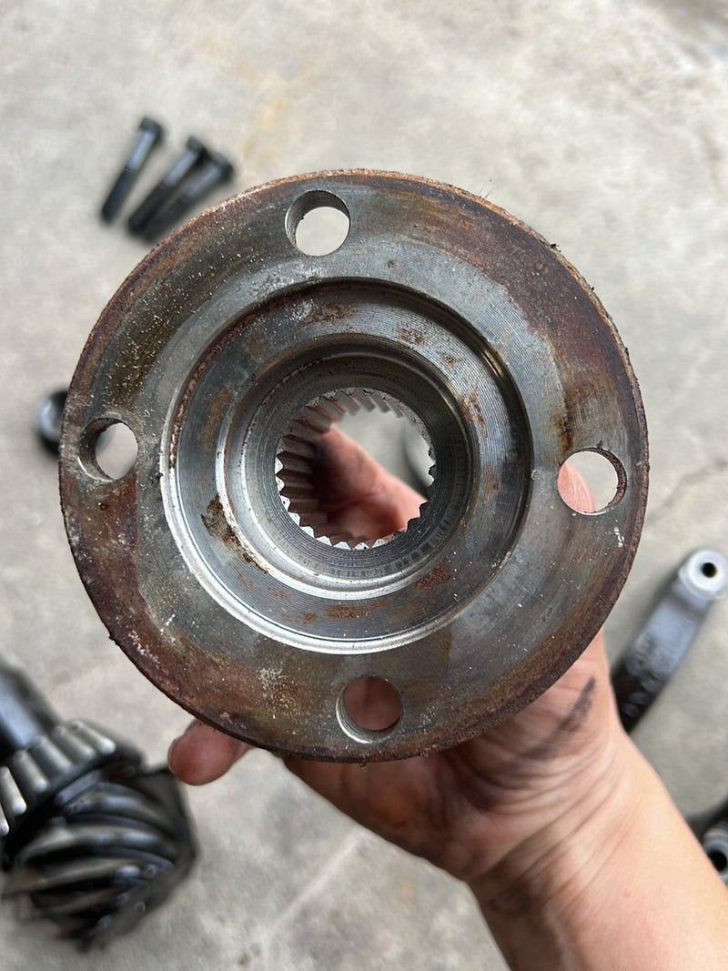 1990-1992 Volvo 740 745 940 Wagon 4.10 Ratio Rear Differential w/ Axle Assembly 3549692 OEM #5995EM