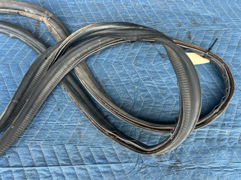 1992-1995 Volvo 940 740 Wagon Only Rear Hatch Seal Weather Gasket OEM #3210EM