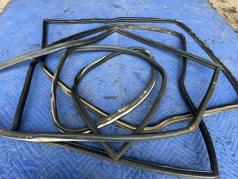 1992-1995 Volvo 940 740 Wagon Front Rear RH LH Door Weather Seal Set OEM #3295EM