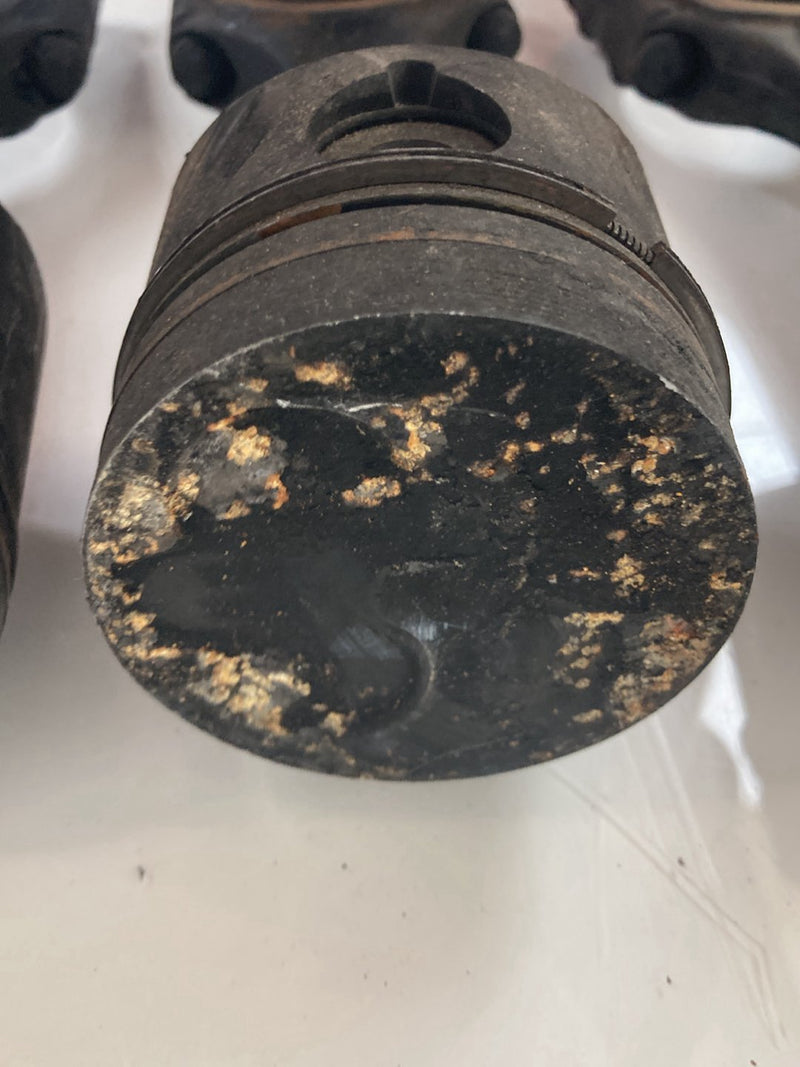 1980 Volvo 244 - Piston