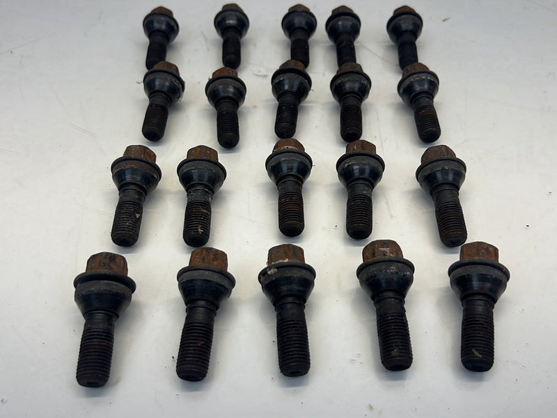 2006 BMW X5 E53 - Lug Nuts