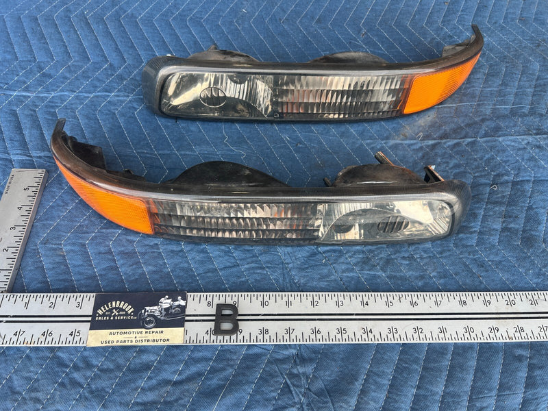 1999-2002 Chevy Silverado GM 1500 2500 Front RH LH Turn Signal Light OEM #1735CN